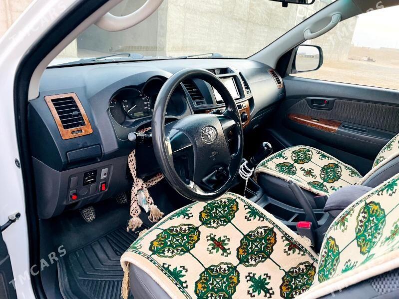 Toyota Hilux 2013 - 370 000 TMT - Гызыларбат - img 5