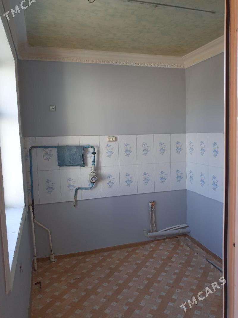 Мкр Нефтянник 3-х комнатная - Туркменабат - img 2