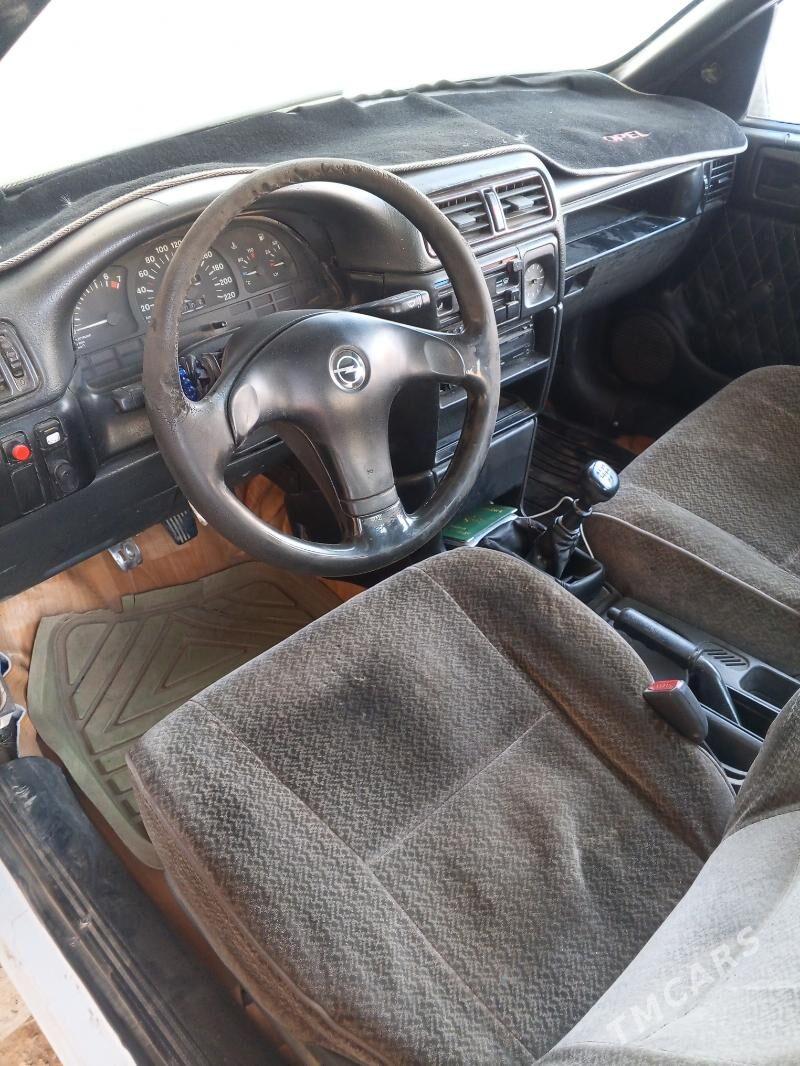 Opel Vectra 1990 - 24 000 TMT - Сакарчага - img 1