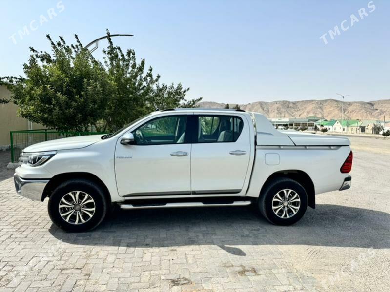 Toyota Hilux 2018 - 500 000 TMT - Türkmenbaşy - img 3