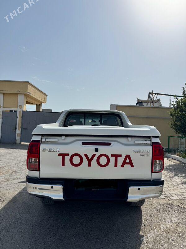 Toyota Hilux 2018 - 500 000 TMT - Türkmenbaşy - img 4
