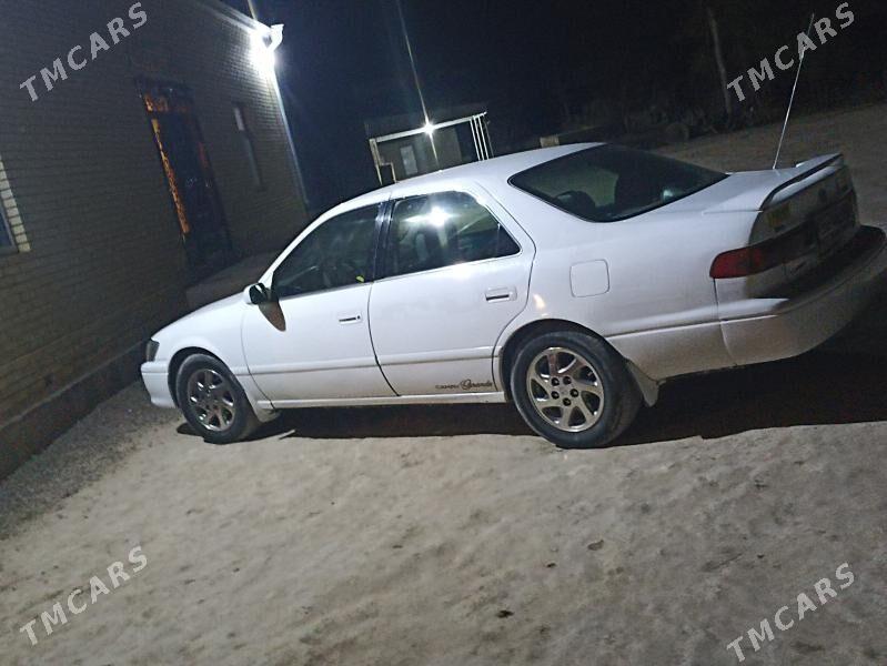 Toyota Camry 2000 - 125 000 TMT - Baýramaly - img 2