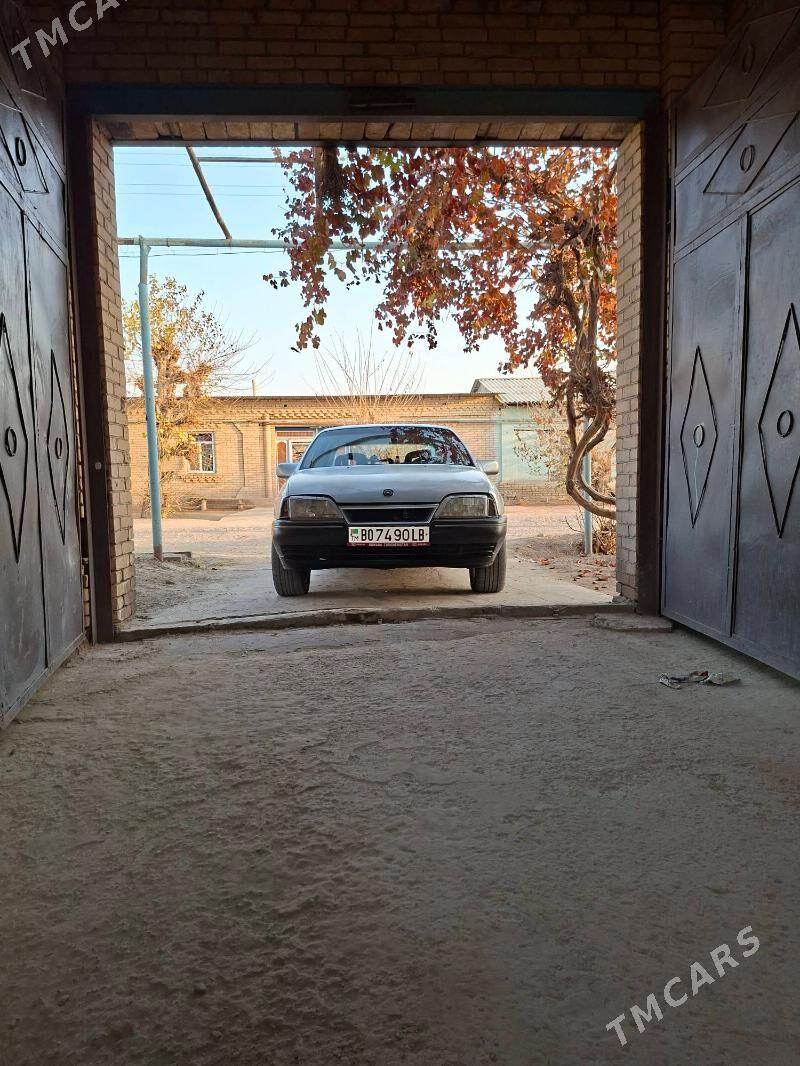 Opel Omega 1989 - 35 000 TMT - Дянев - img 1