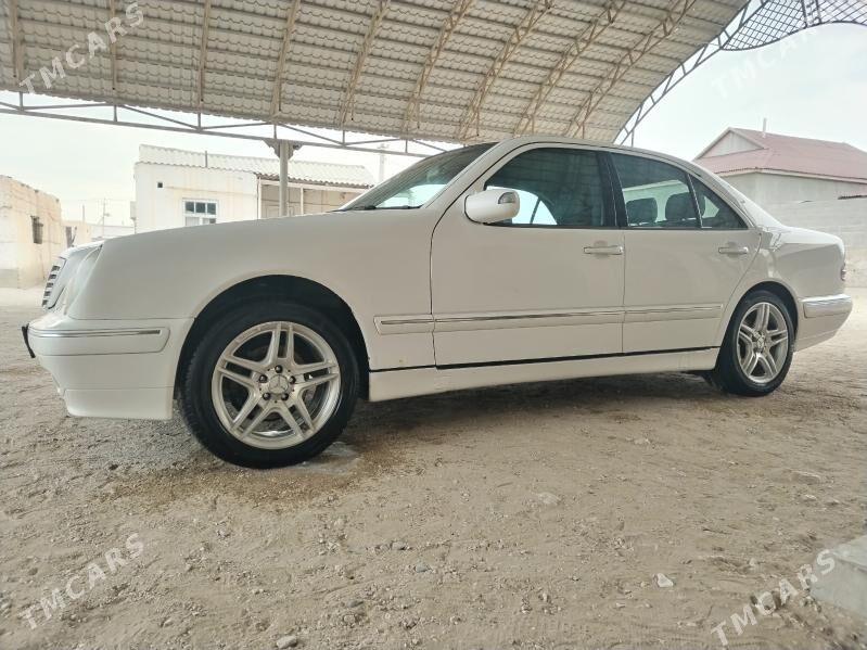 Mercedes-Benz E320 2000 - 90 000 TMT - Гумдаг - img 2