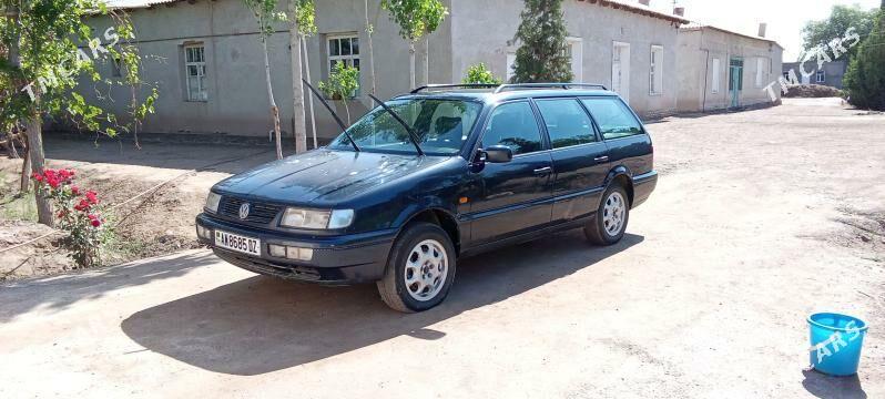 Volkswagen Passat 1994 - 20 000 TMT - Гурбансолтан Едже - img 2