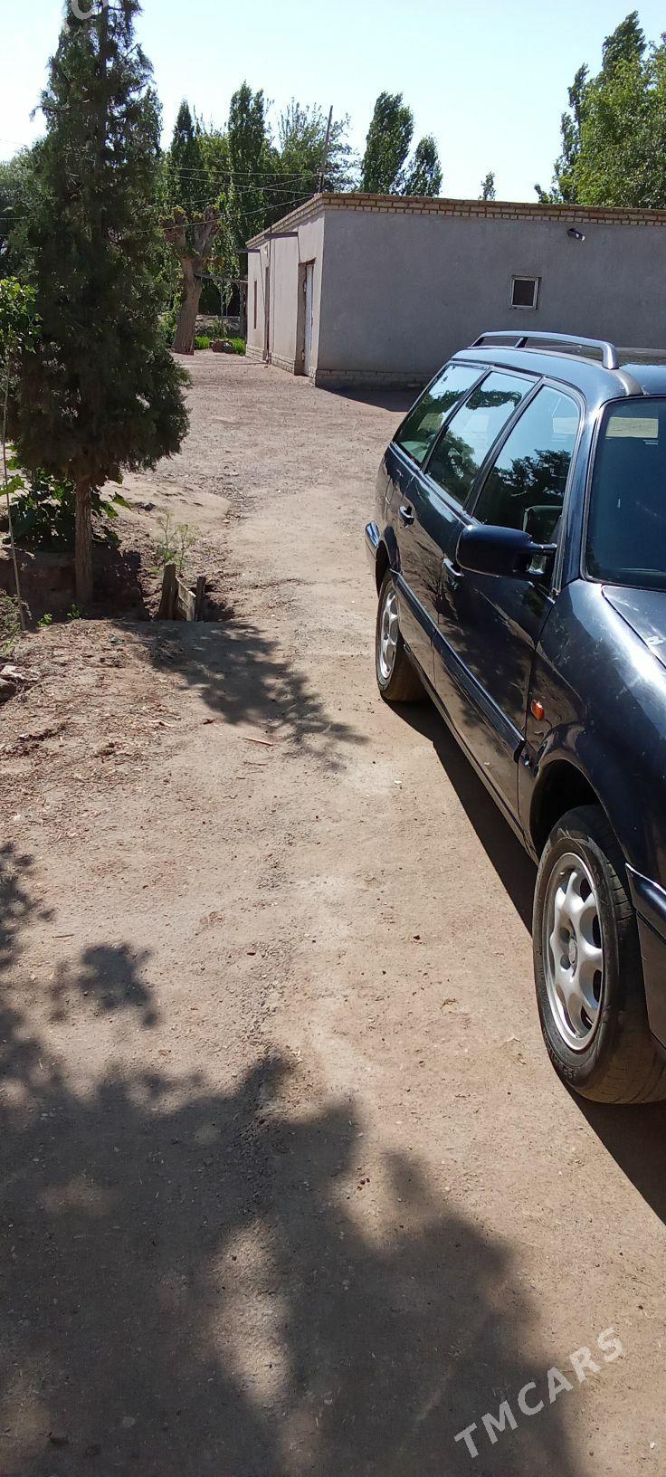 Volkswagen Passat 1994 - 20 000 TMT - Гурбансолтан Едже - img 3