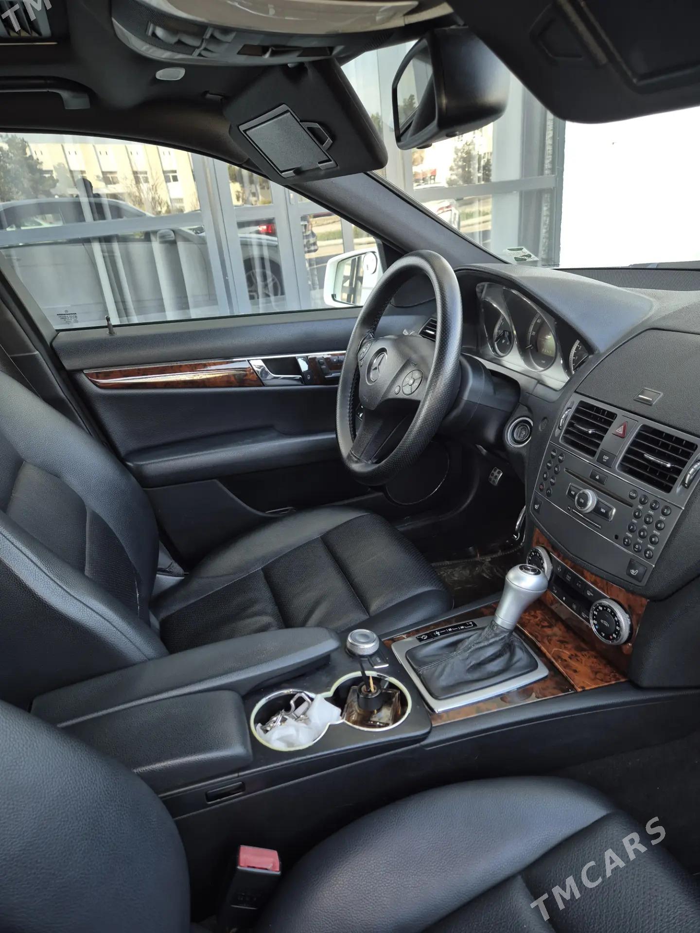 Mercedes-Benz C300 2010 - 210 000 TMT - Туркменабат - img 2