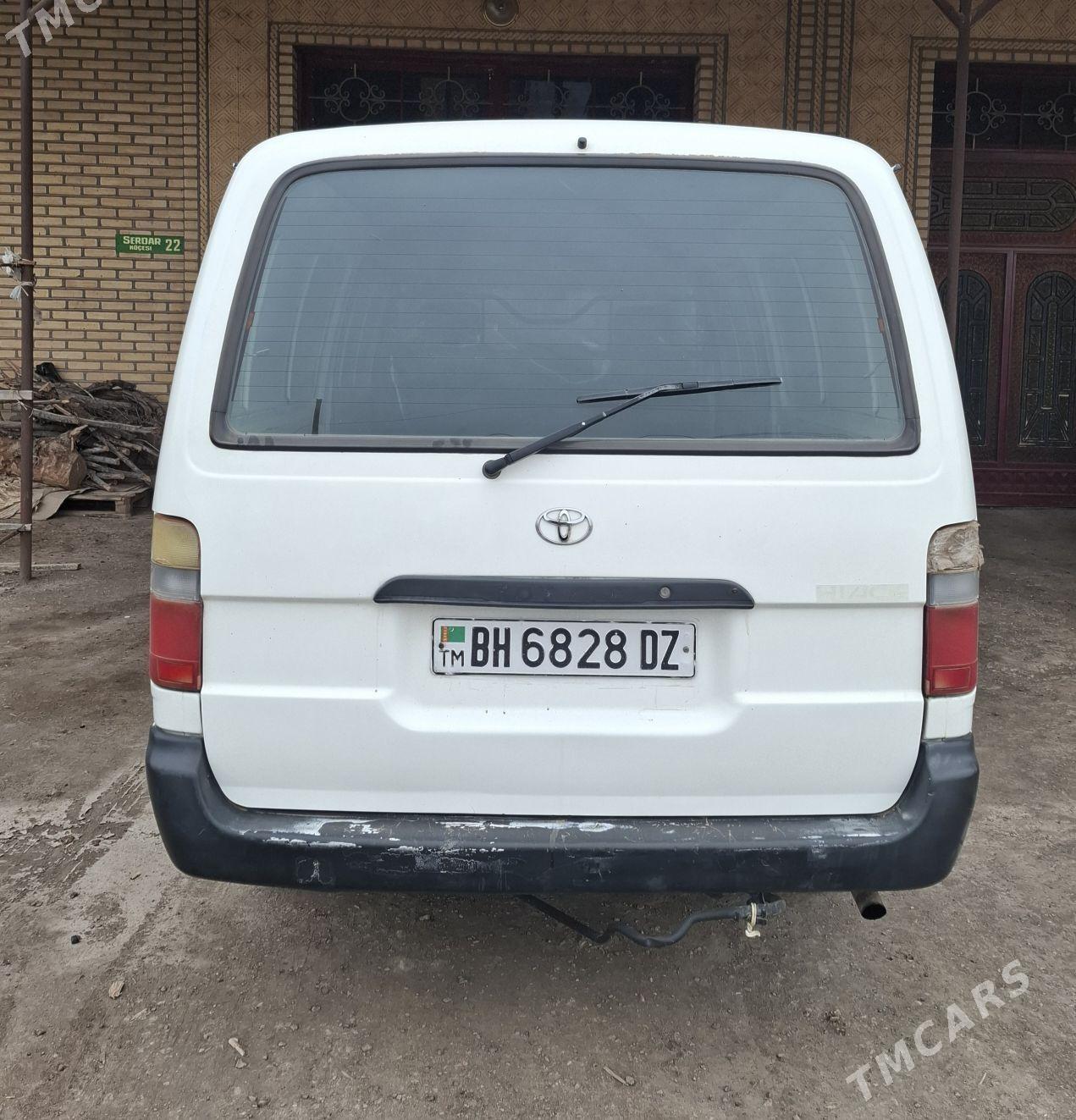Toyota Hiace 2001 - 160 000 TMT - Дашогуз - img 4