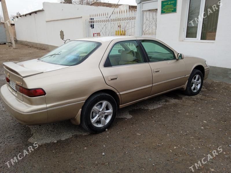 Toyota Camry 1998 - 130 000 TMT - Гызыларбат - img 3