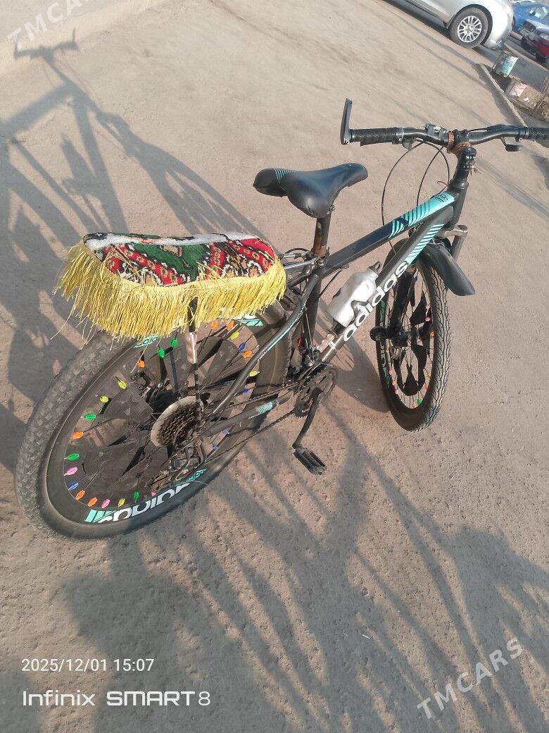 tigir adidas - Гурбансолтан Едже - img 4