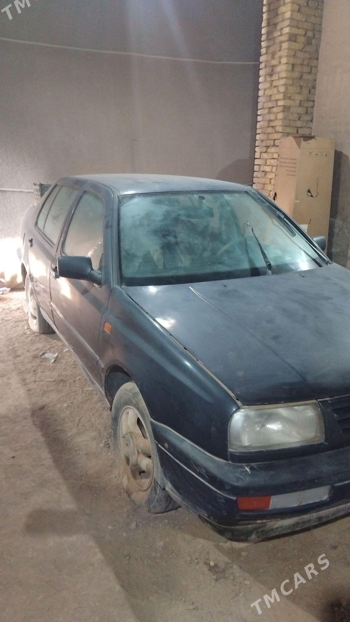 Volkswagen Amarok 1992 - 16 000 TMT - Гурбансолтан Едже - img 4