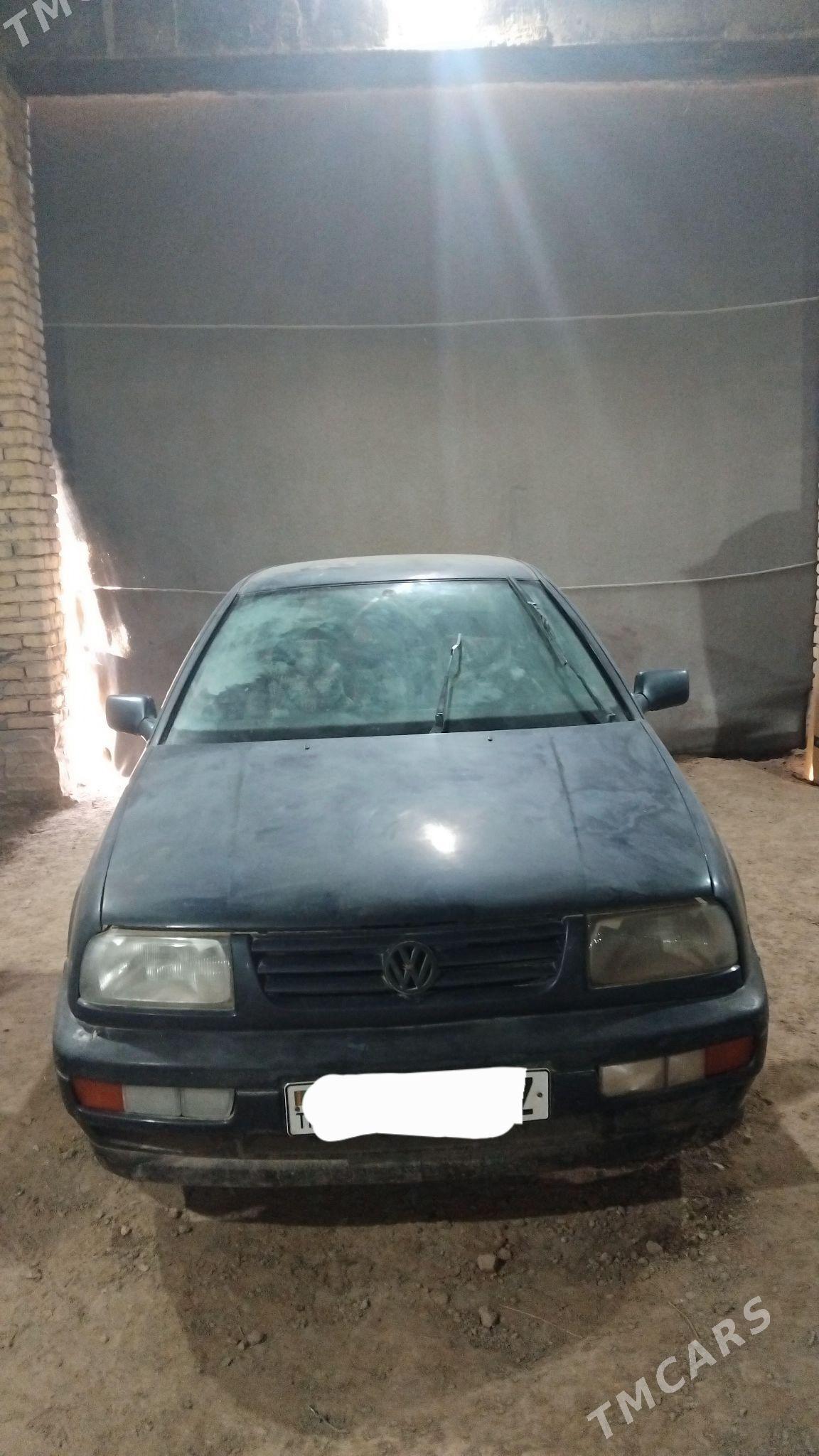 Volkswagen Amarok 1992 - 16 000 TMT - Гурбансолтан Едже - img 2