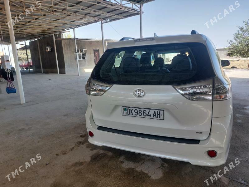 Toyota Sienna 2019 - 455 000 TMT - Бахарден - img 3