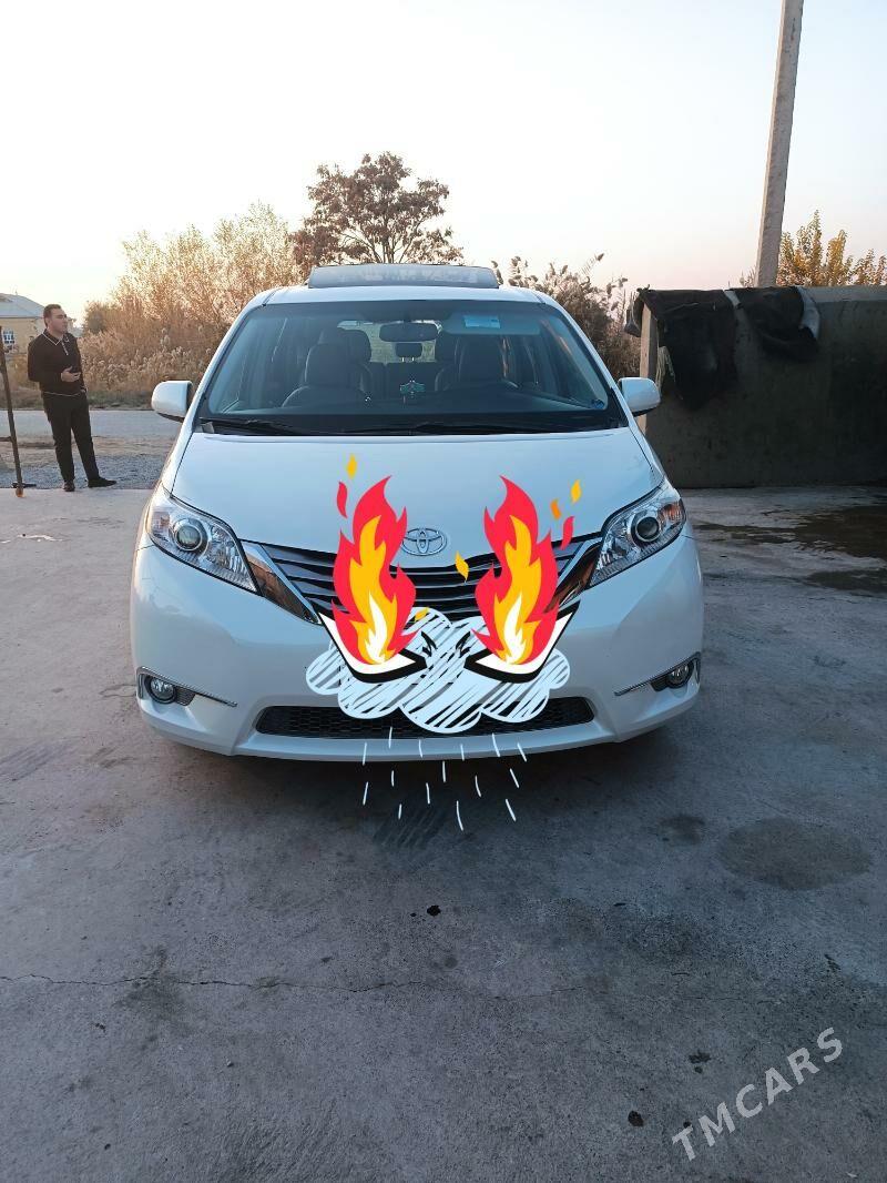 Toyota Sienna 2017 - 420 000 TMT - Сакарчага - img 1