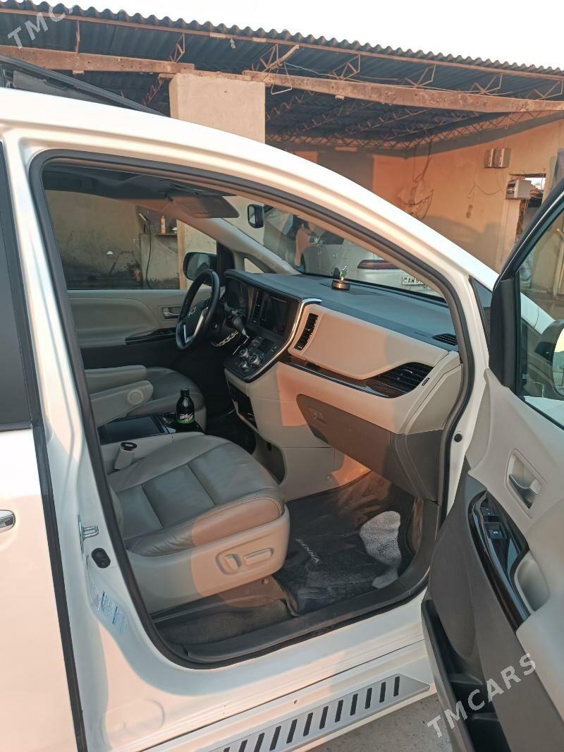 Toyota Sienna 2017 - 420 000 TMT - Сакарчага - img 7