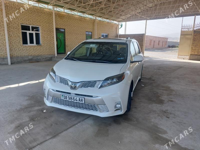 Toyota Sienna 2019 - 455 000 TMT - Бахарден - img 2