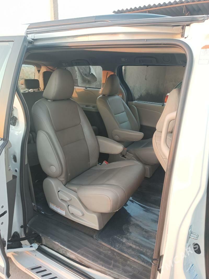 Toyota Sienna 2017 - 420 000 TMT - Сакарчага - img 6