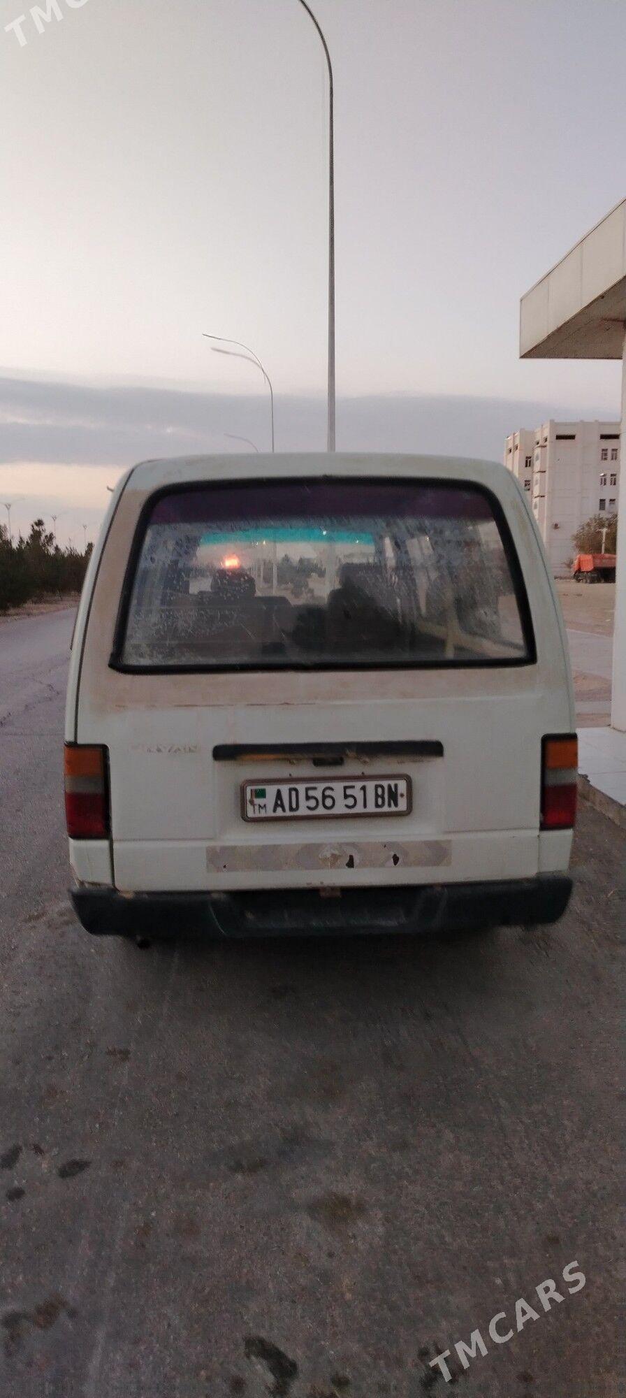 Nissan Urvan 1998 - 40 000 TMT - Балканабат - img 4