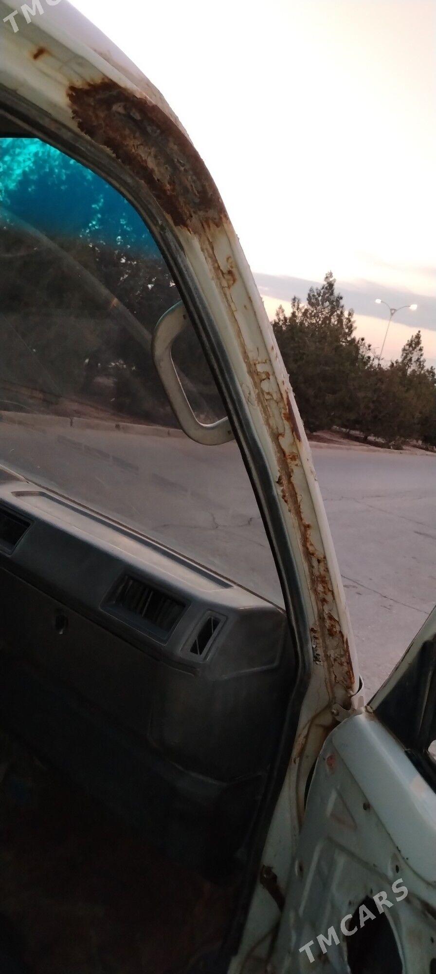 Nissan Urvan 1998 - 40 000 TMT - Балканабат - img 8