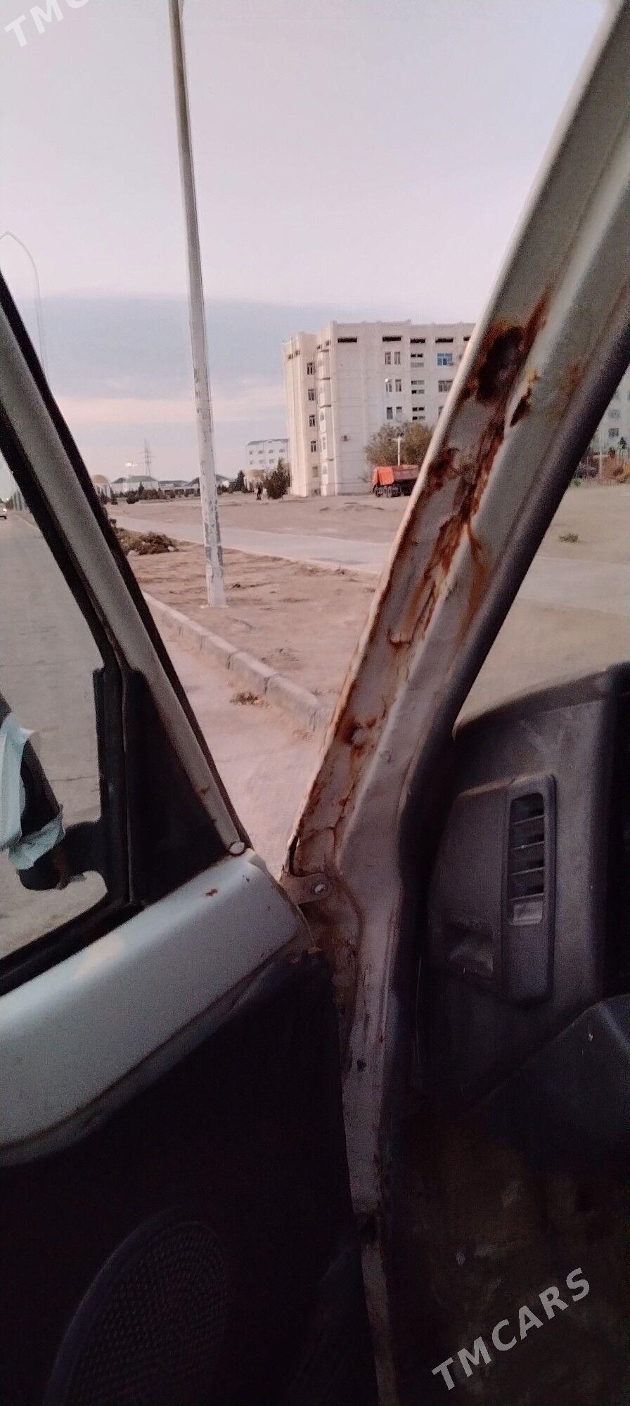 Nissan Urvan 1998 - 40 000 TMT - Балканабат - img 9