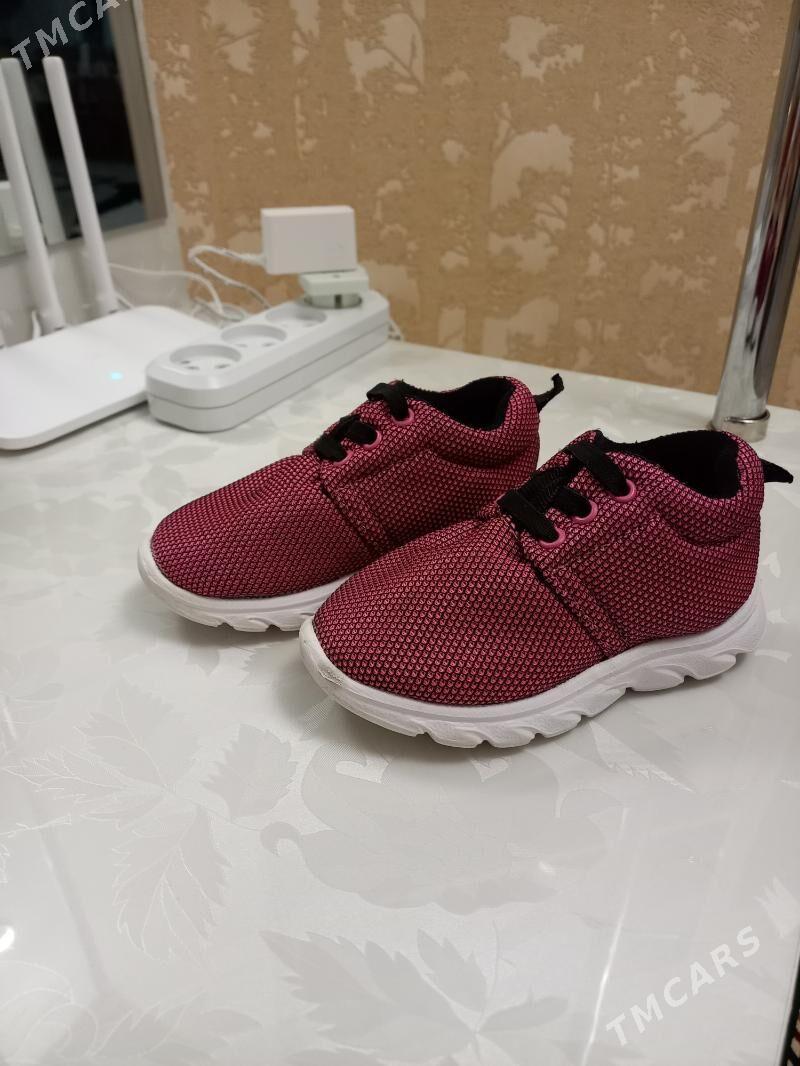 обувь для девочек - Podwoýski köç. (Bitarap Türkmenistan şaýoly) - img 5