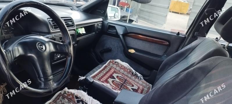 Opel Vectra 1993 - 35 000 TMT - 11 mkr - img 4