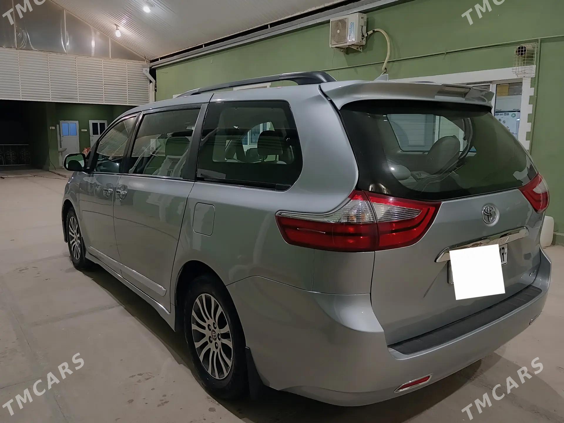 Toyota Sienna 2020 - 460 000 TMT - Ýolöten - img 5