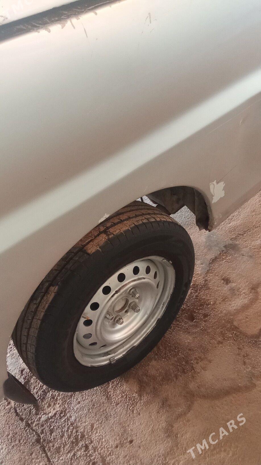 Toyota Hiace 2001 - 55 000 TMT - Байрамали - img 8