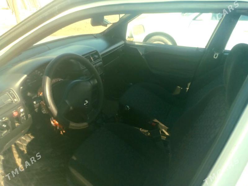 Opel Vectra 1993 - 30 000 TMT - Tejen - img 5