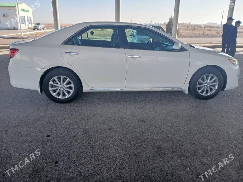 Toyota Camry 2012 - 230 000 TMT - Дашогуз - img 4