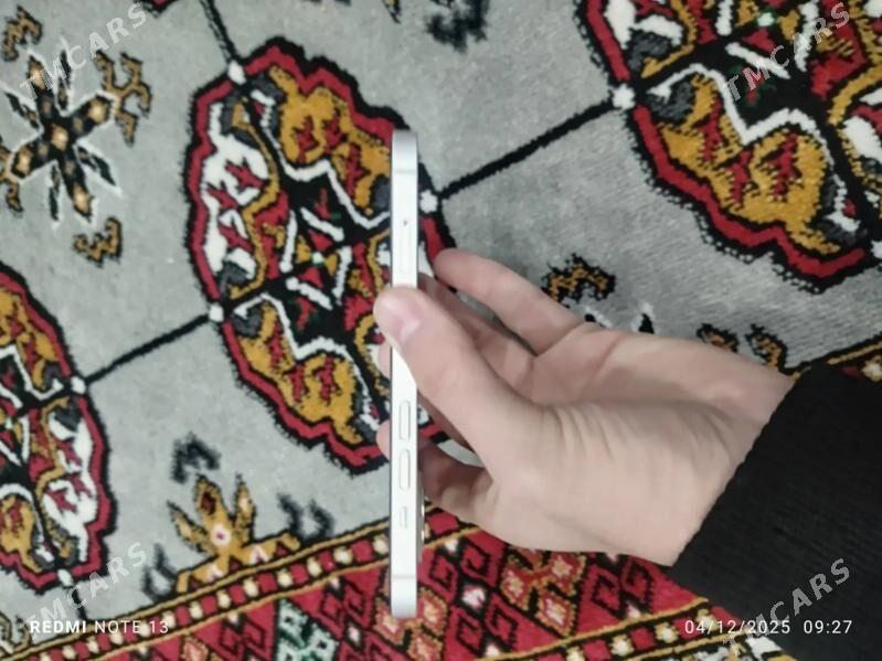 iPhone 13 - Mary - img 2