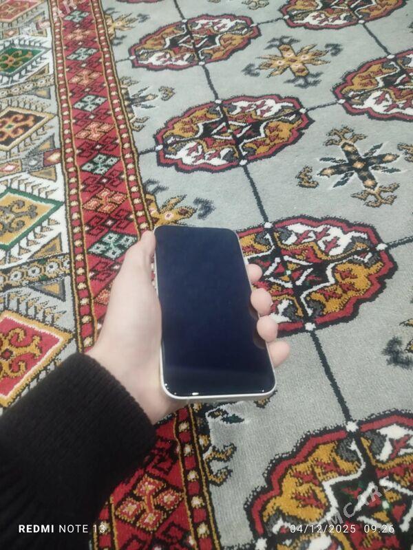 iPhone 13 - Mary - img 1