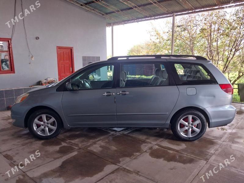 Toyota Sienna 2005 - 200 000 TMT - Сакар - img 3