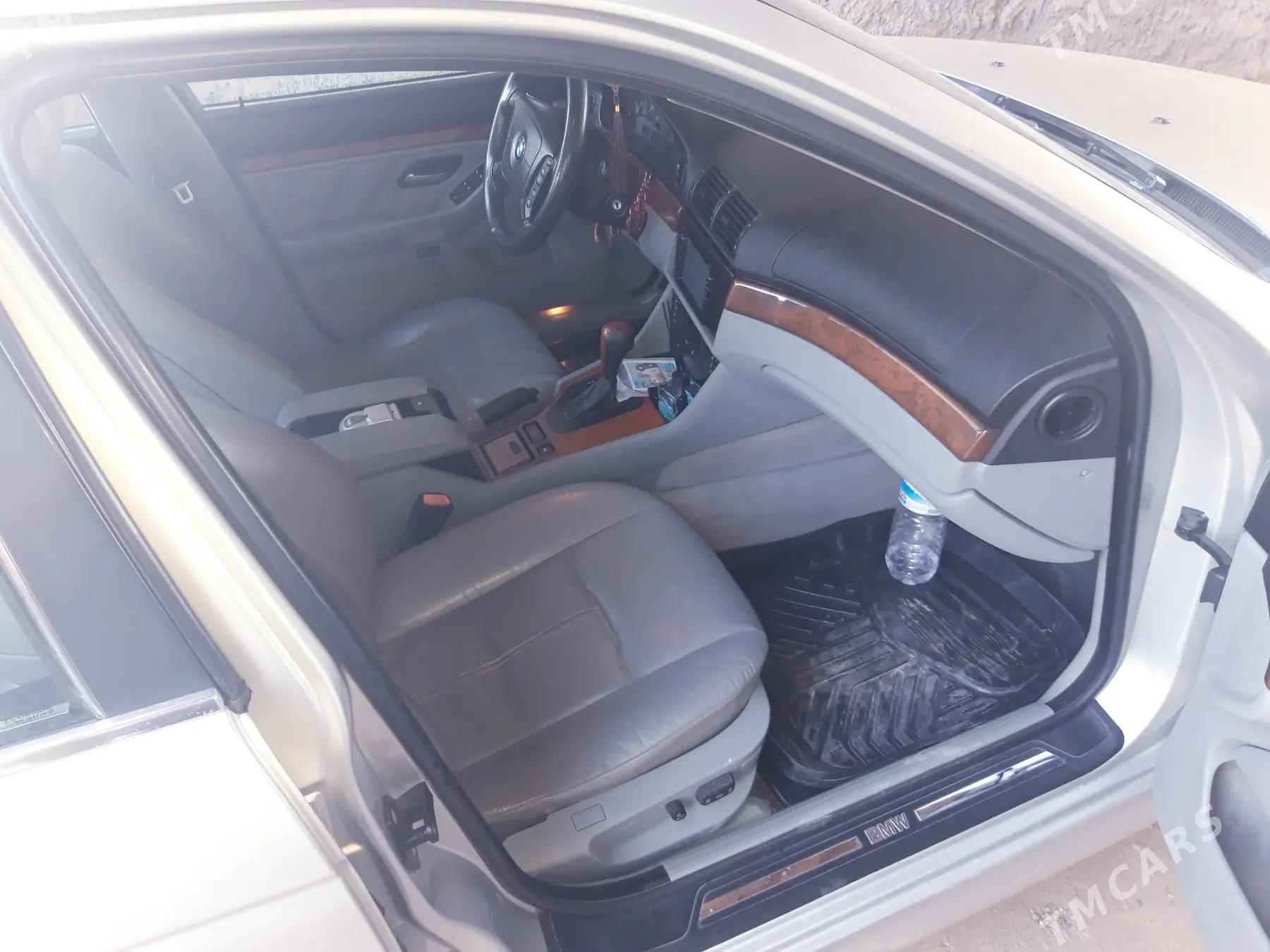 BMW E39 2002 - 120 000 TMT - Достлук - img 10