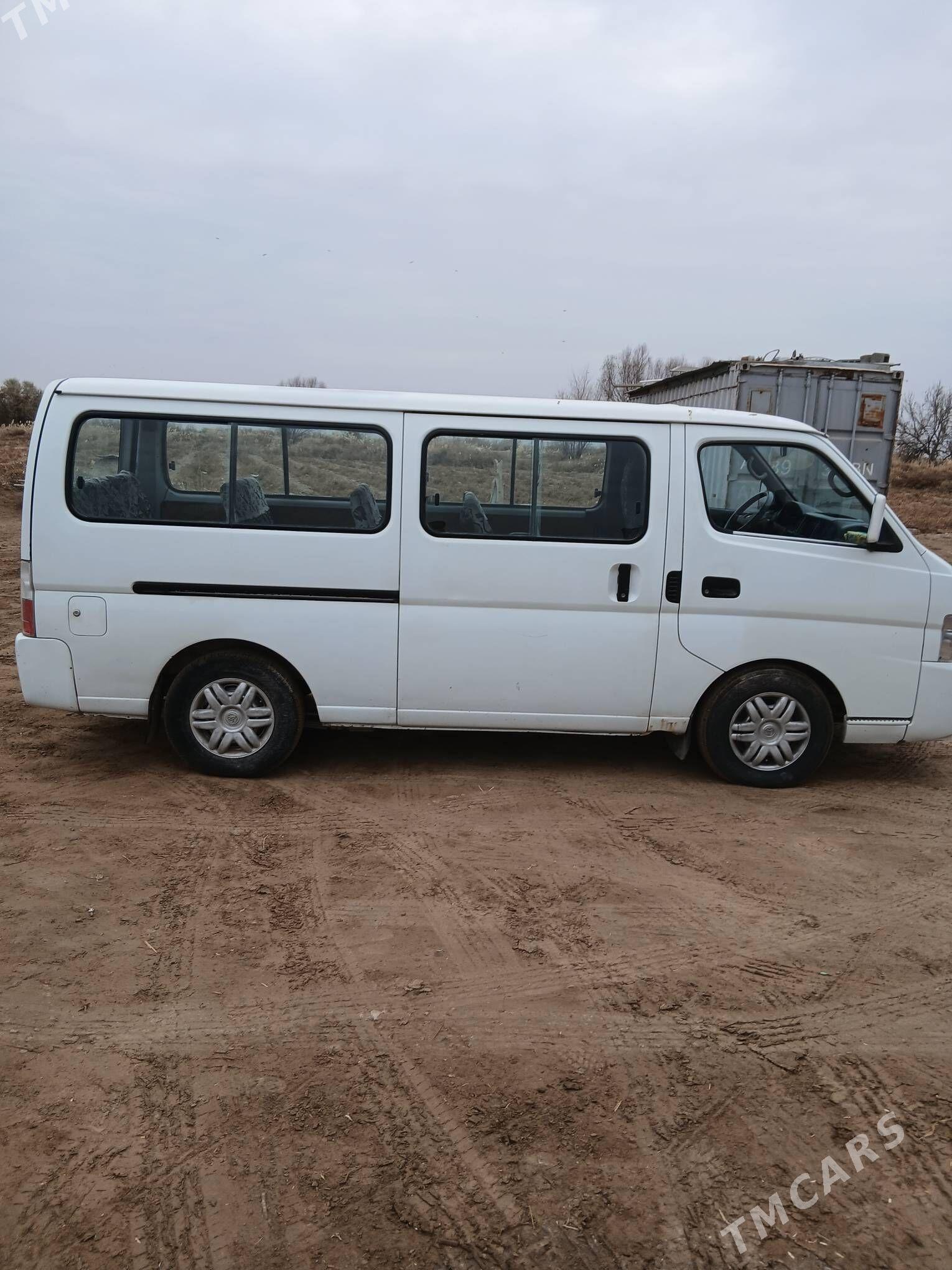 Nissan Urvan 2004 - 140 000 TMT - Türkmenbaşy etr. - img 3
