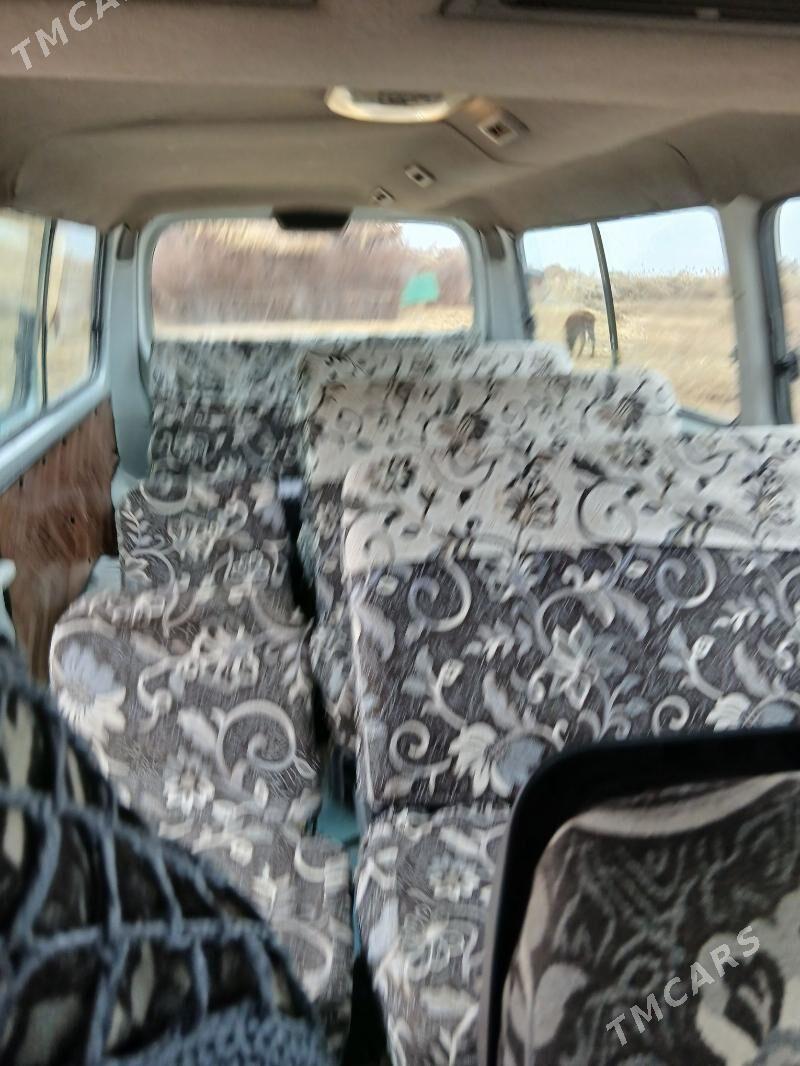 Nissan Urvan 2004 - 140 000 TMT - Türkmenbaşy etr. - img 4