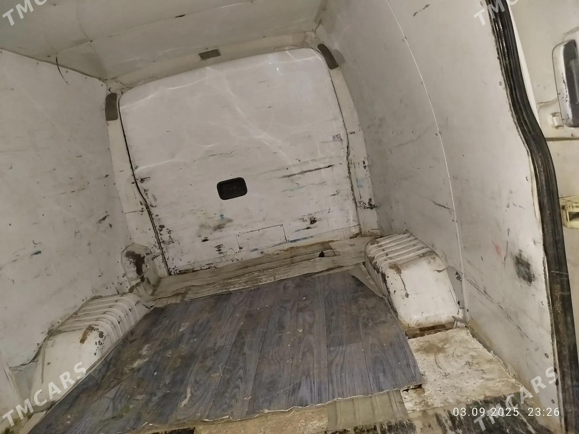 Nissan Urvan 2007 - 110 000 TMT - Туркменабат - img 8