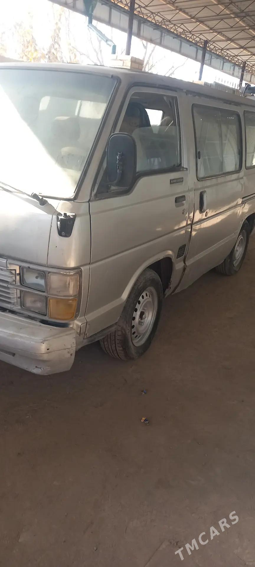 Toyota Hiace 1988 - 28 000 TMT - Туркменабат - img 2