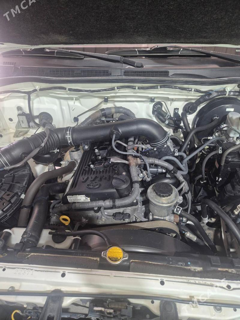 Toyota Hilux 2013 - 350 000 TMT - 11 мкр - img 2