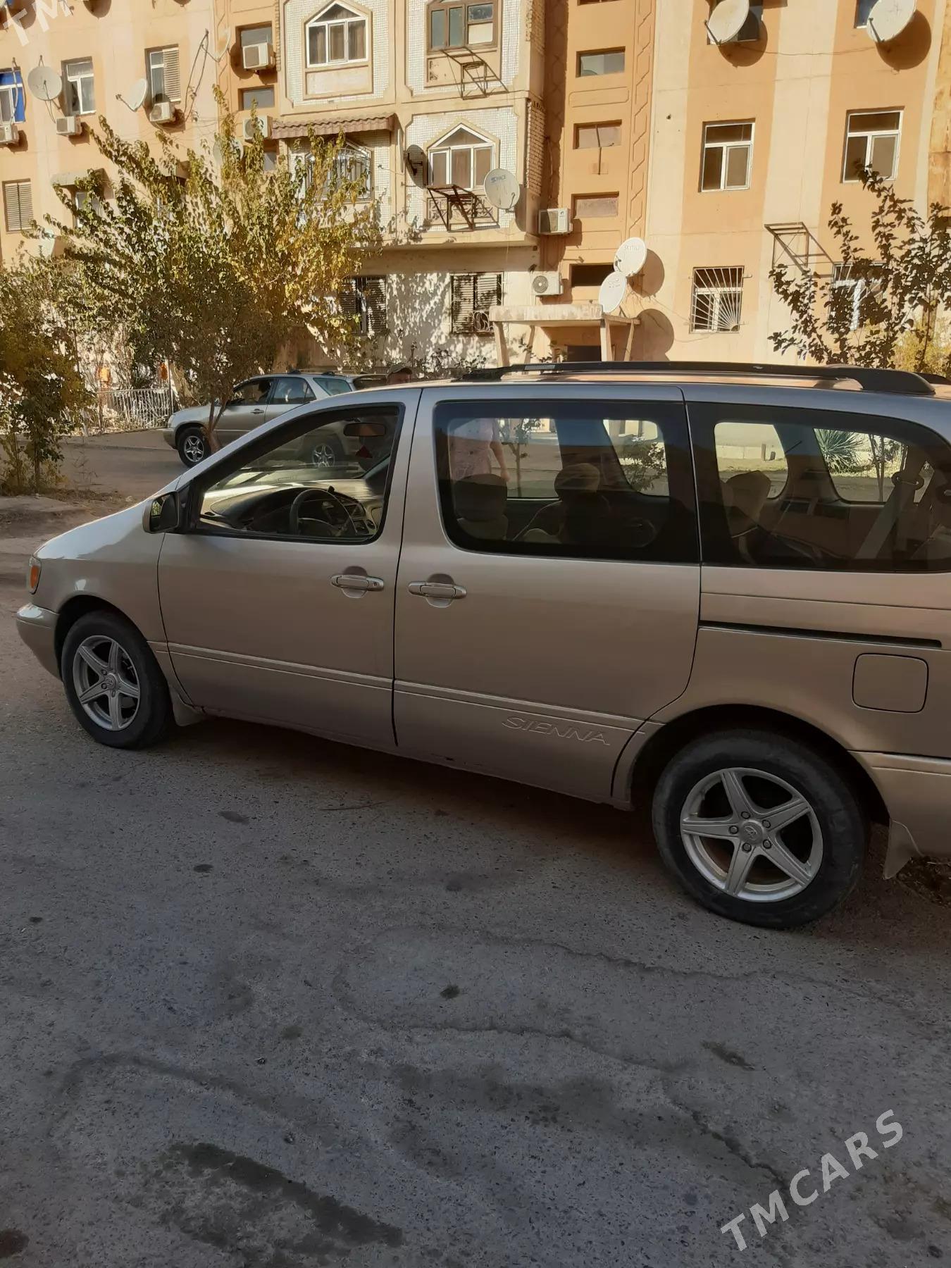 Toyota Sienna 2002 - 148 000 TMT - Ходжамбаз - img 4