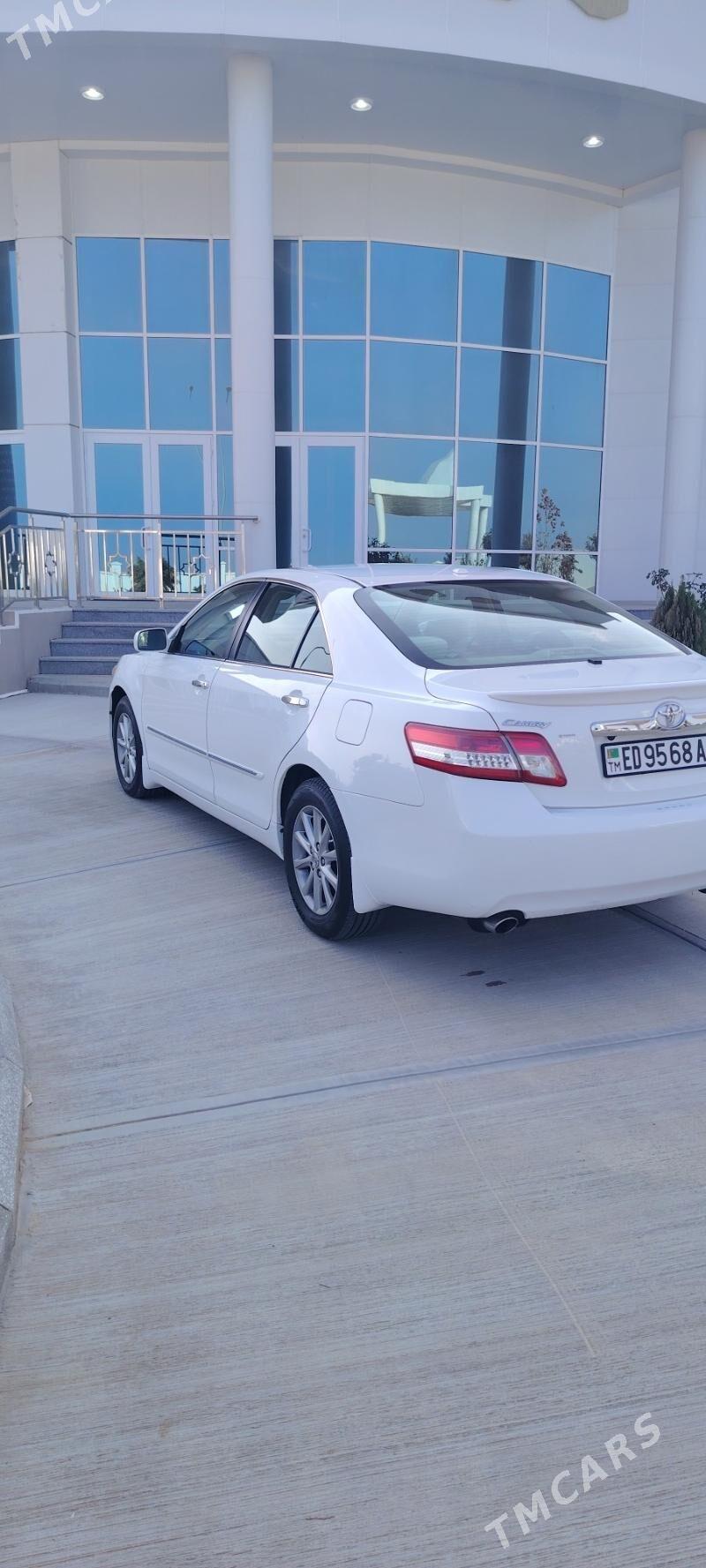 Toyota Camry 2010 - 240 000 TMT - Büzmeýin - img 4