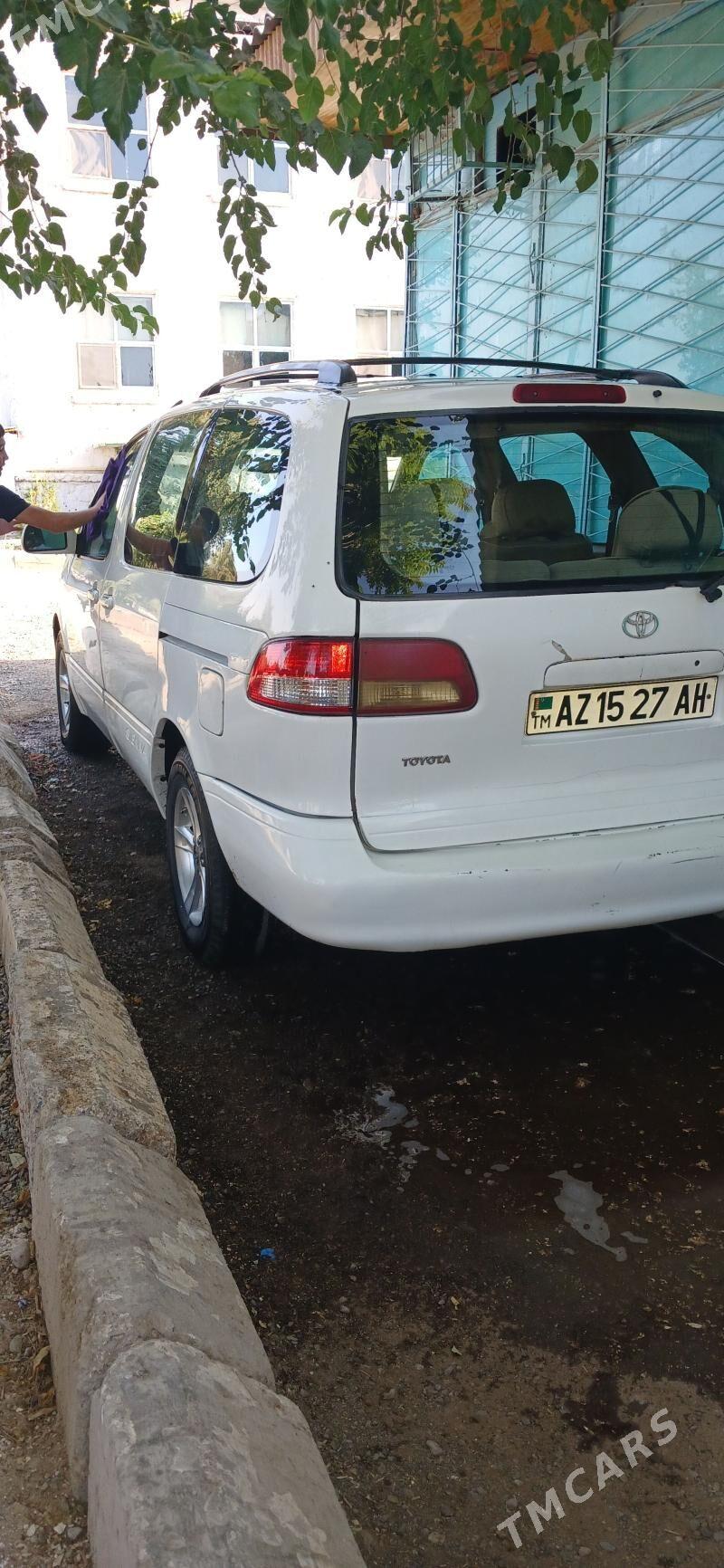 Toyota Sienna 2002 - 190 000 TMT - Büzmeýin - img 1