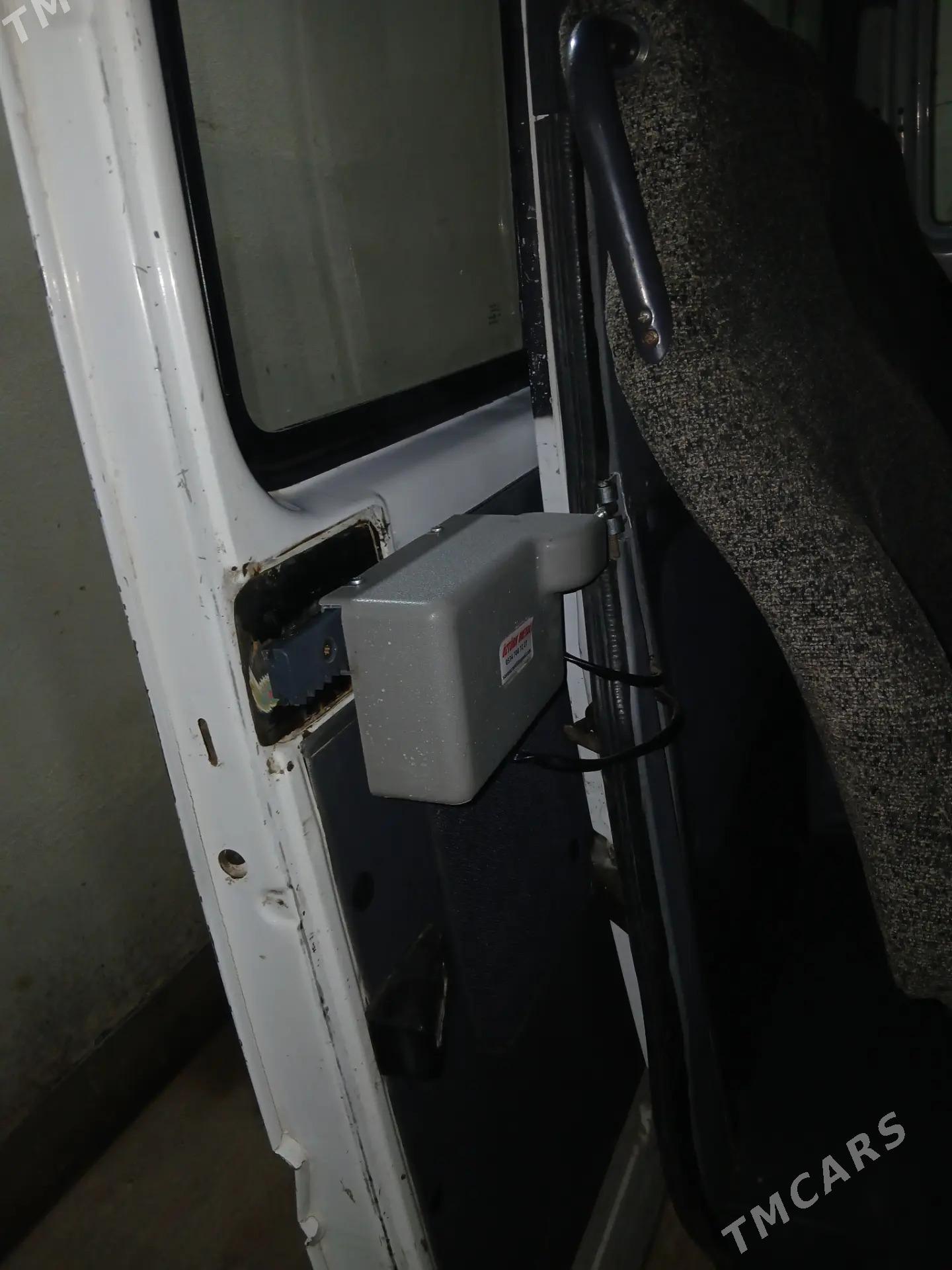 Mercedes-Benz Sprinter 2500 2003 - 170 000 TMT - Köneürgenç - img 2