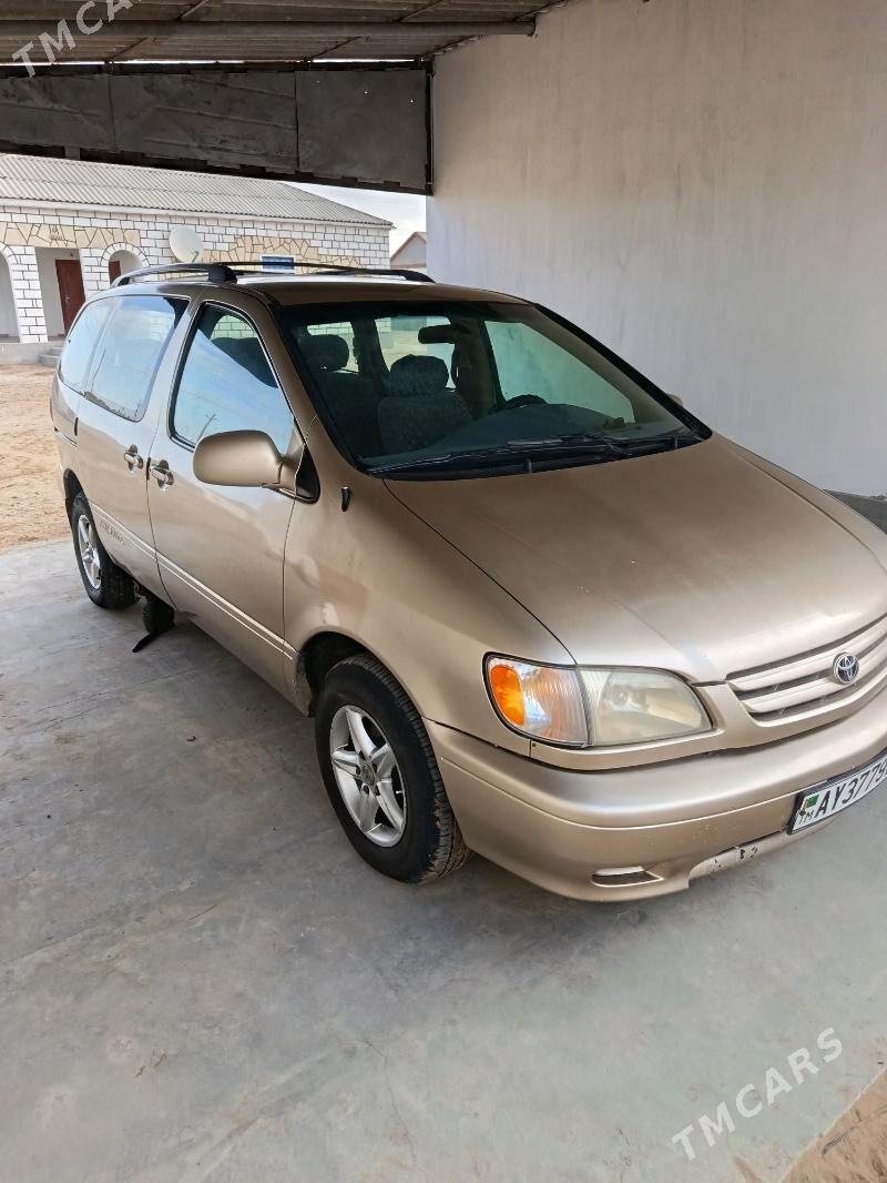 Toyota Sienna 2002 - 160 000 TMT - Эсенгулы - img 3