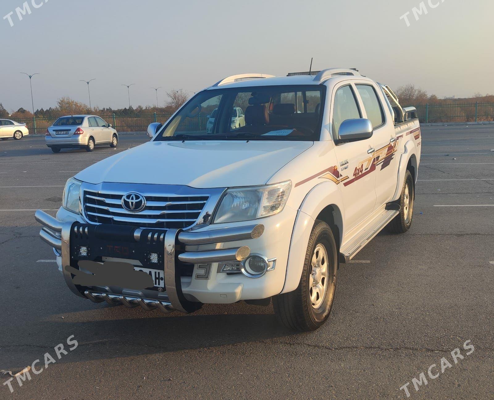 Toyota Hilux 2013 - 345 000 TMT - Ашхабад - img 1