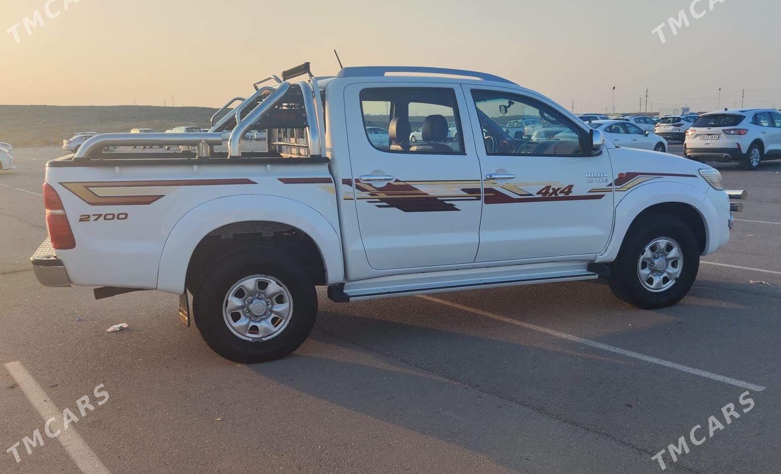 Toyota Hilux 2013 - 345 000 TMT - Ашхабад - img 2