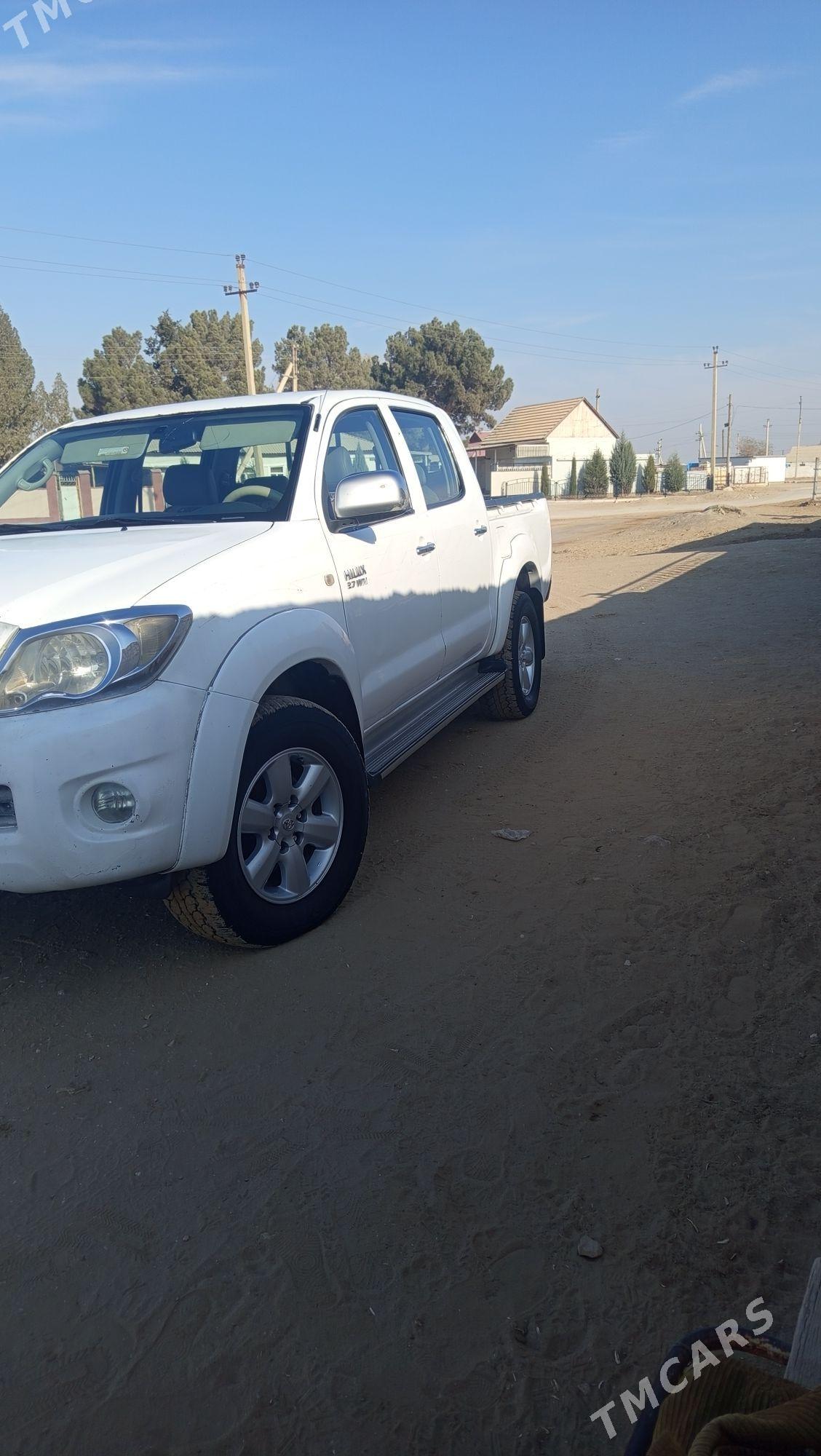 Toyota Hilux 2008 - 270 000 TMT - Джебел - img 5