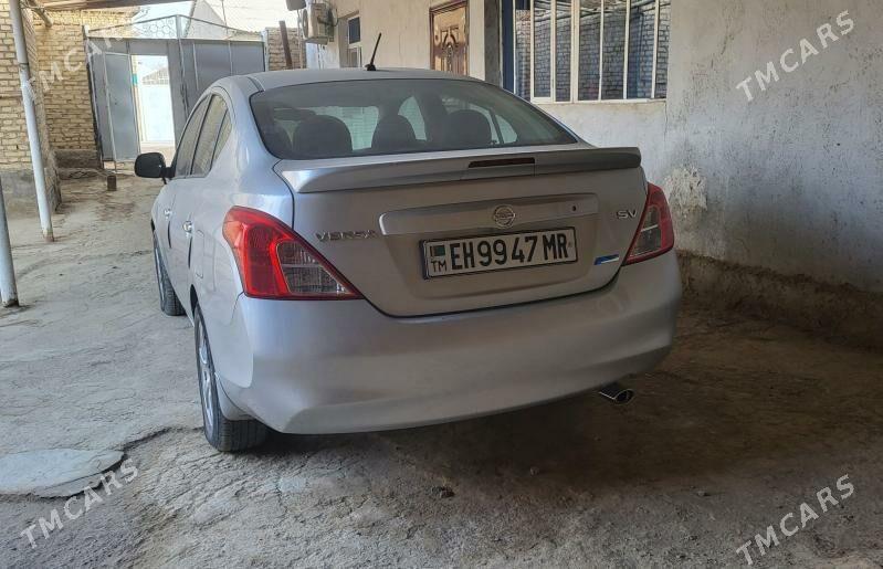 Nissan Versa 2013 - 127 000 TMT - Байрамали - img 2