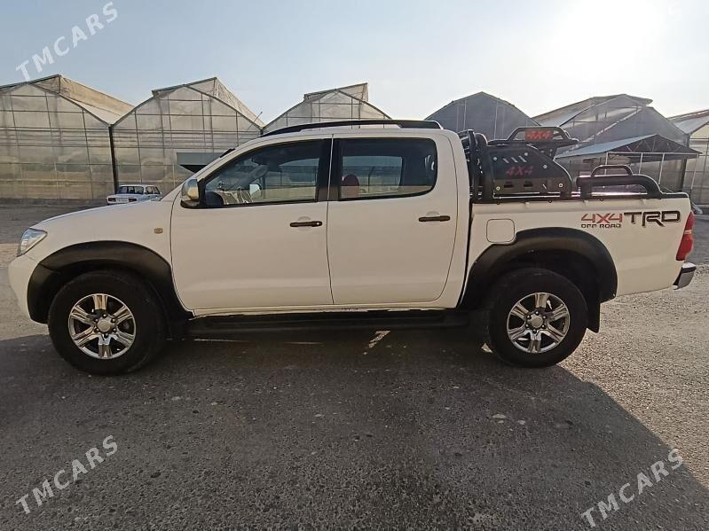 Toyota Hilux 2009 - 300 000 TMT - Кака - img 4