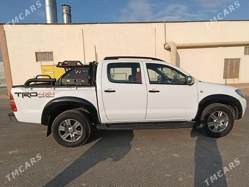 Toyota Hilux 2009 - 300 000 TMT - Кака - img 6